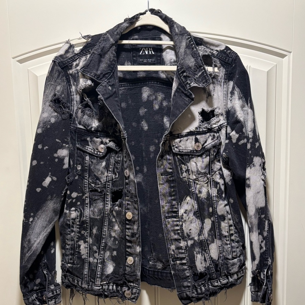 Unisex Zara distressed denim jacket